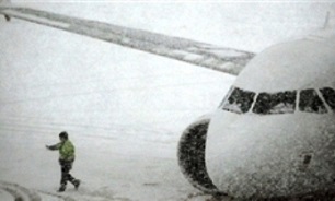 بارش برف و اختلال در پروازهای فرودگاه مشهد/ فرود پرواز نجف - مشهد در فرودگاه مهرآباد