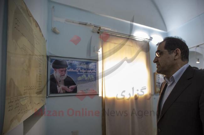بازدید وزیر بهداشت از منزل مقام معظم رهبری در ایرانشهر در زمان تبعید+عکس