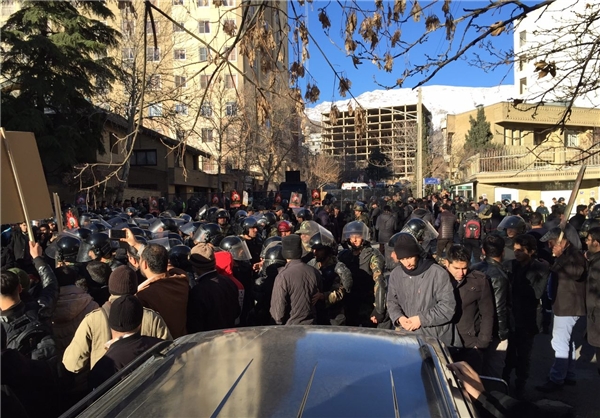 تجمع اعتراضی دانشجویان در مقابل سفارت عربستان آغاز شد/ درخواست رئیس پلیس تهران از تجمع کنندگان