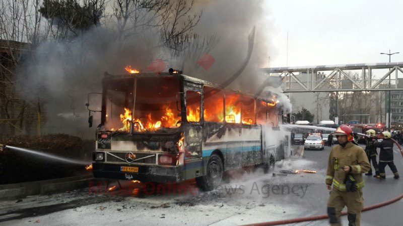آتش گرفتن اتوبوس در خيابان وليعصر(عج) + عکس