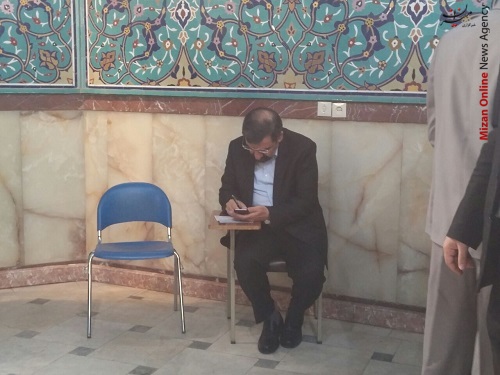 دبیر مجمع تشخیص مصلحت نظام رای خود را به صندوق انداخت + عکس