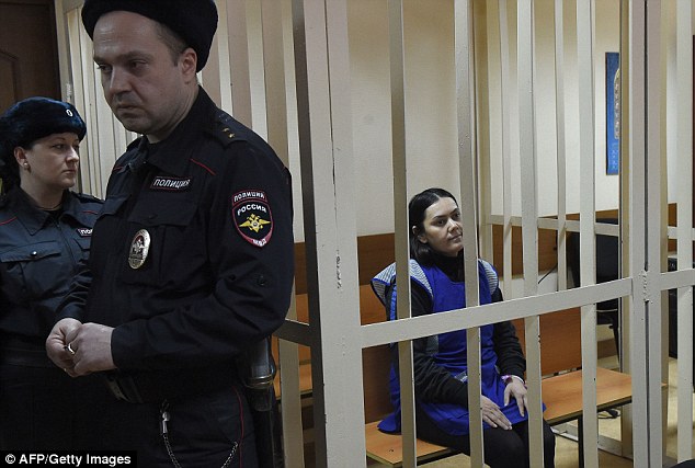 قاتل حادثه مترو مسکو با لبخند در دادگاه حاضر شد + عکس
