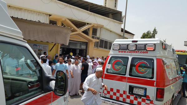 انفجار انتحاری در مسجد شیعیان عربستان+تصاویر