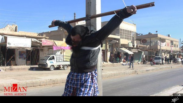 داعش 8 تن را به صلیب کشید + عکس (16+)