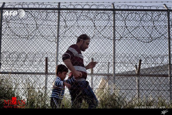 اعتراض پناهجویان به سیاست درهای بسته + عکس