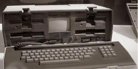 تصویر اولین رایانه قابل حمل در جهان