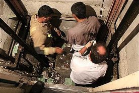 مرگ کارگر ایرانی روی سقف آسانسور