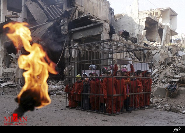 داعش اعضای یک خانواده را در ملاعام در آتش سوزاند