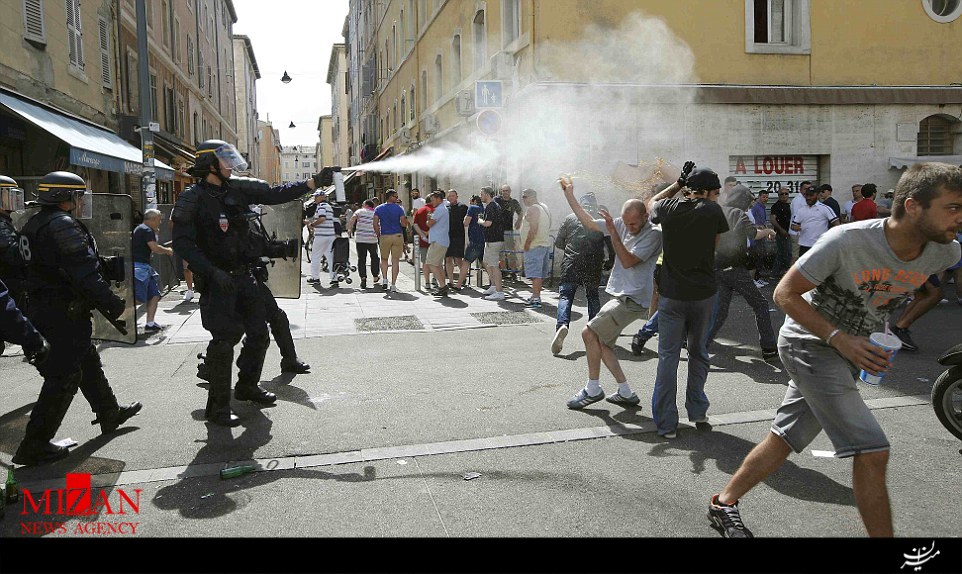 درگیری ده‌ها هوادار انگلیسی با پلیس فرانسه + تصاویر (16+)