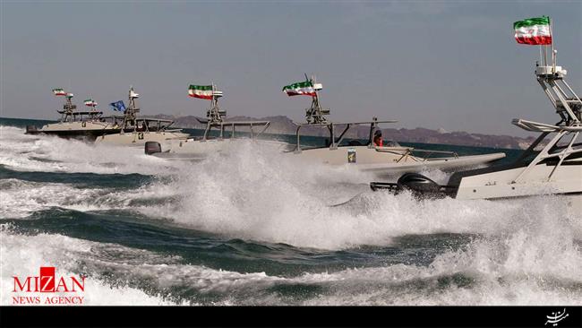 قایق‎های نظامی سپاه ناو جنگی آمریکا را در خلیج فارس رصد کردند