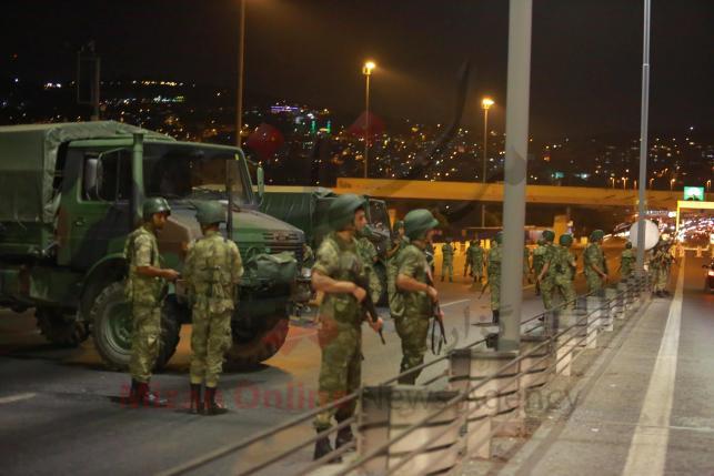 کودتای نظامی در ترکیه/ارتش ترکیه قدرت را در دست گرفت/اردوغان از کاخ ریاست جمهوری گریخت+عکس