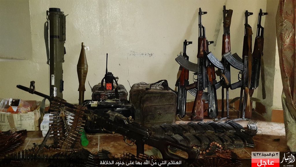 داعش پادگان نیرویهای دولتی عراق را اشغال کرد+عکس