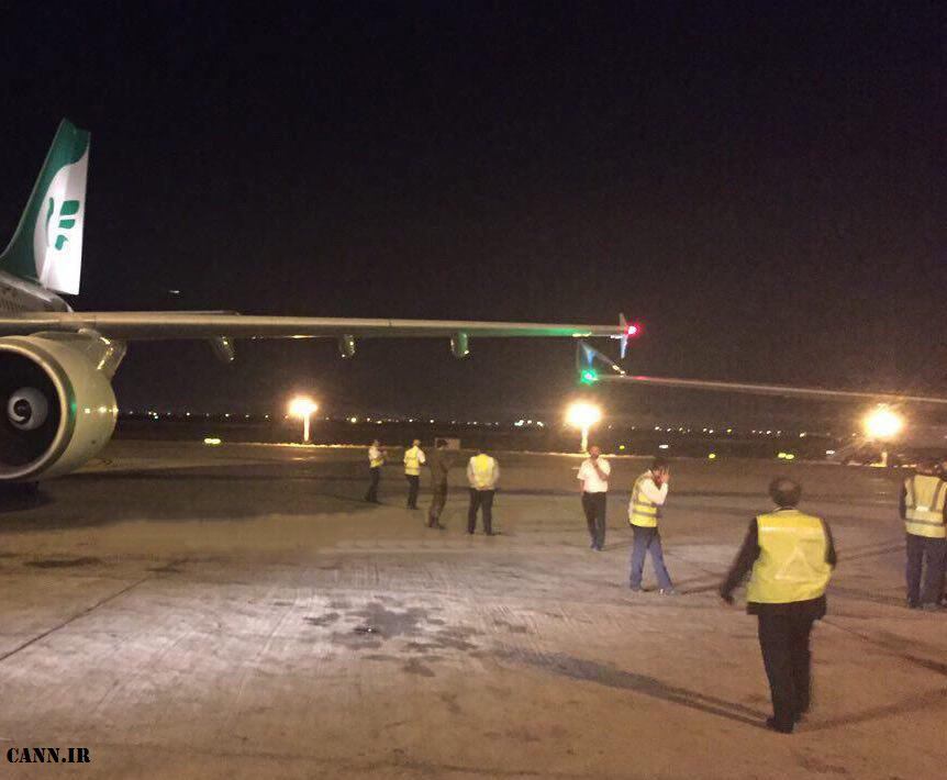 برخورد هواپیمای ماهان ایر و عمان ایر در فرودگاه امام + عکس