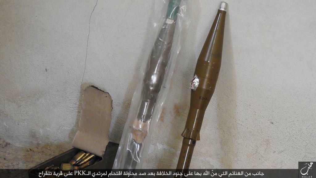 داعش انبار اسلحه نیروهای کرد را به دست گرفت+عکس