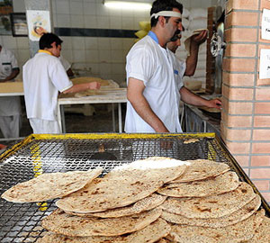 هر ایرانی در سال 130 کیلوگرم نان می خورد
