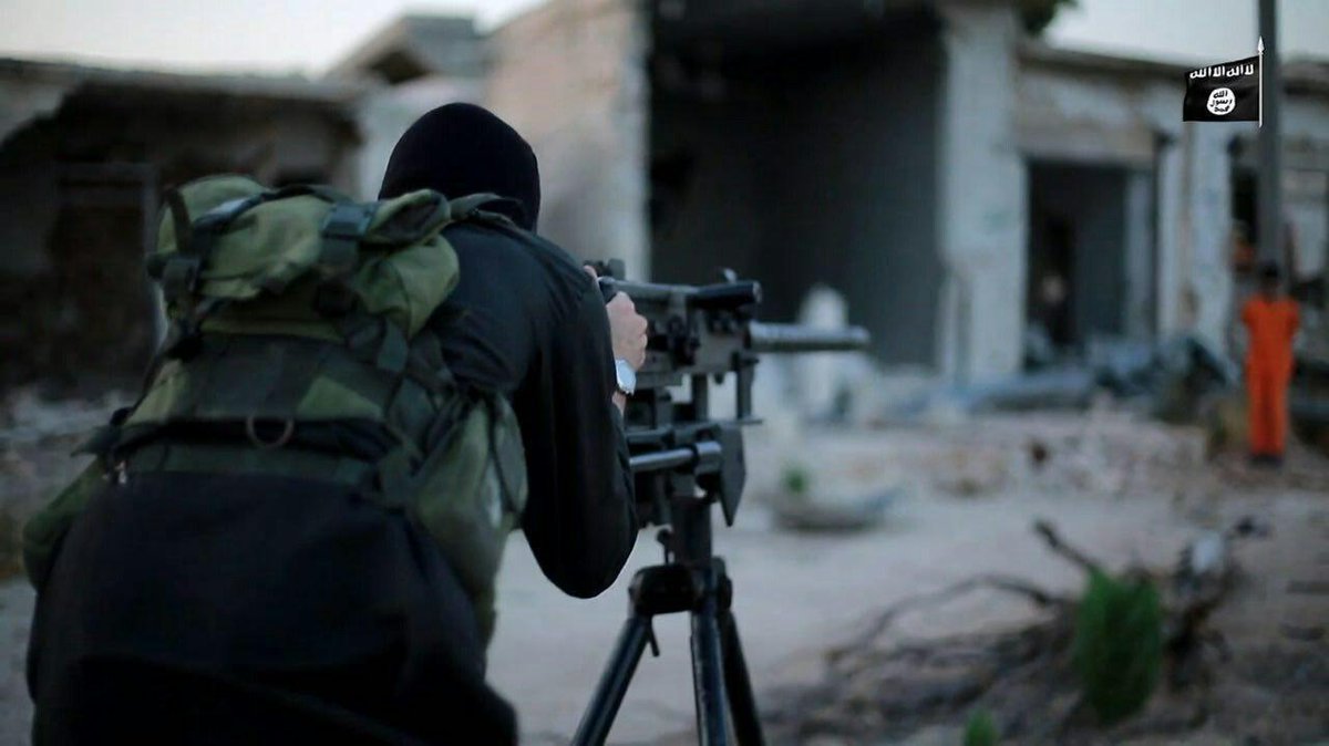 داعشی‌ها در حلب فردی را به اتهام جاسوسی سر بریدند+تصاویر