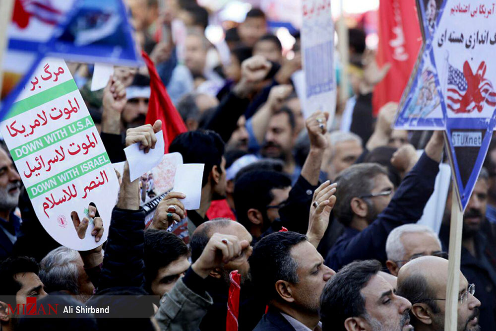 راهپیمایی ضد استکباری/ از شعار مرگ بر آمریکا در قلب تهران تا دعوت به احتیاط از ظریف+تصاویر