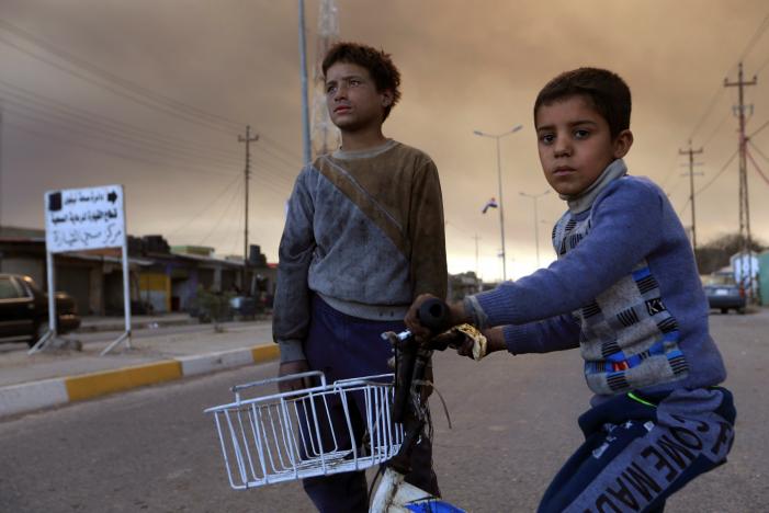 کودک پنج ساله قربانی حملات شیمیایی داعش در القیاره