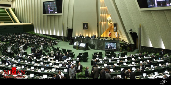 220 نماینده اقدام مجلس آمریکا در تمدید 10 ساله قانون تحریم ایران را محکوم کردند