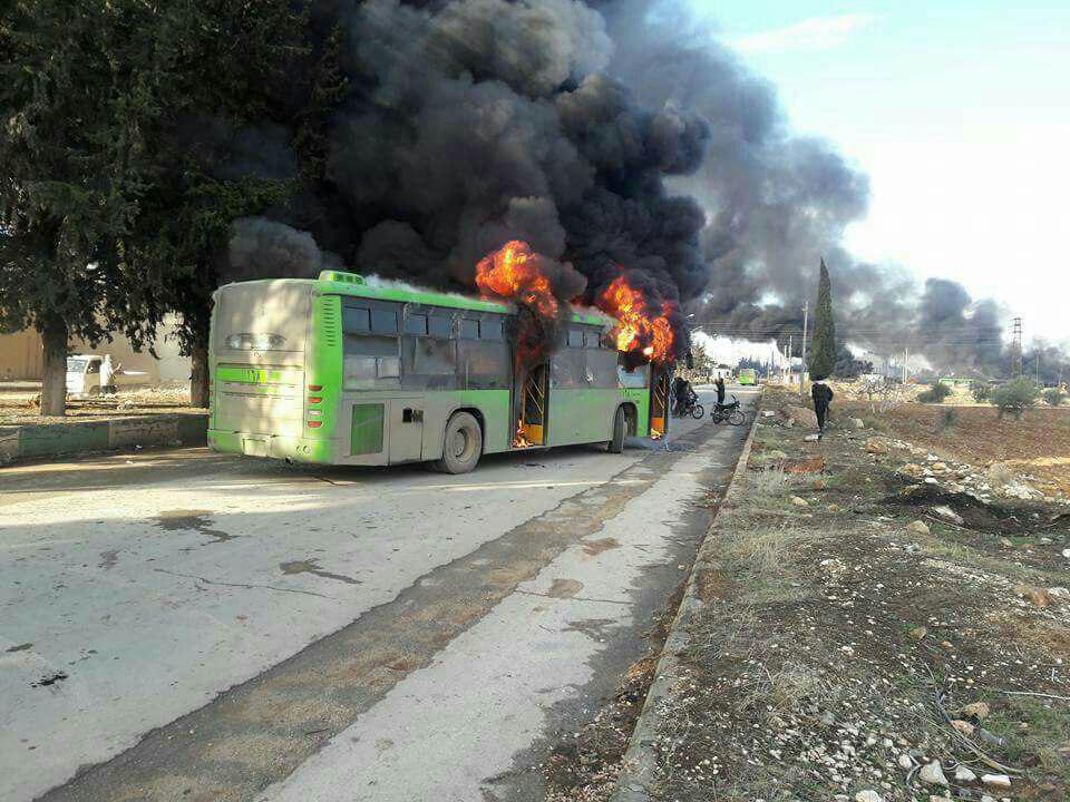 تروریست‎ها 5 اتوبوس را در مسیر فوعه و کفریا به آتش کشیدند+تصاویر