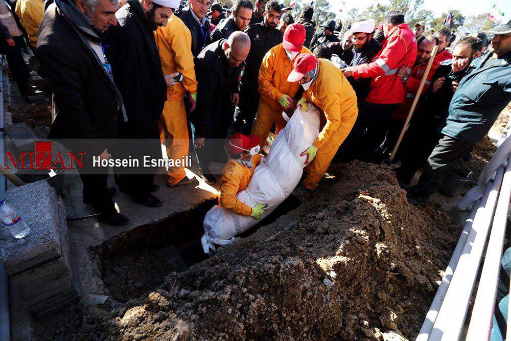 حضور روسای قوا در مراسم تشییع پیکر شهدای آتش نشان پلاسکو/ از همه جای ایران برای بدرقه آمده اند/ + فیلم و تصاویر