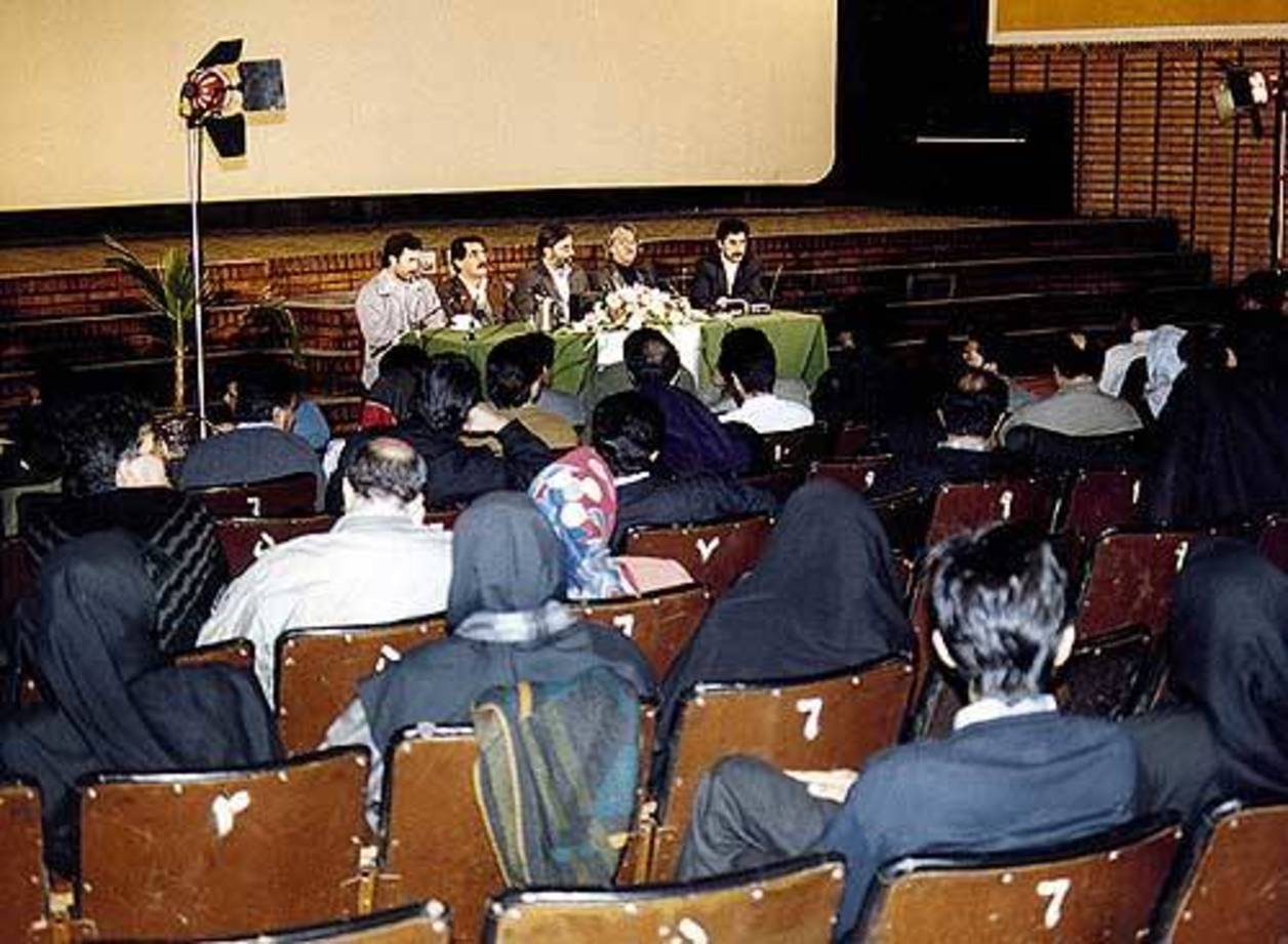 سید مرتضی آوینی در جمع داوران نهمین جشنواره فیلم فجر