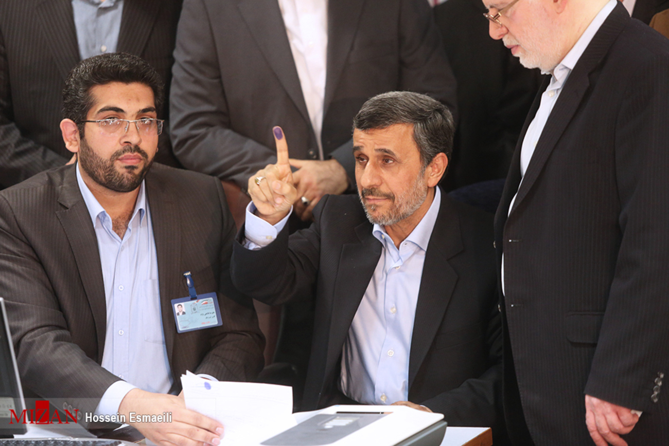 محمود احمدی‌نژاد، رئیس دولت های نهم و دهم
