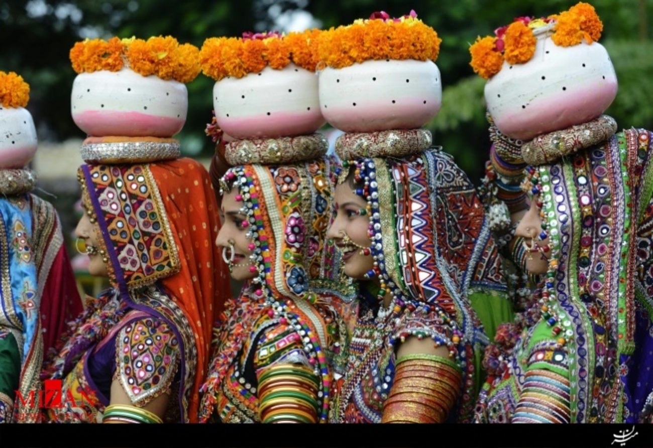 آماده شدن هندوها برای جشنواره نه شب در احمدآباد هند
