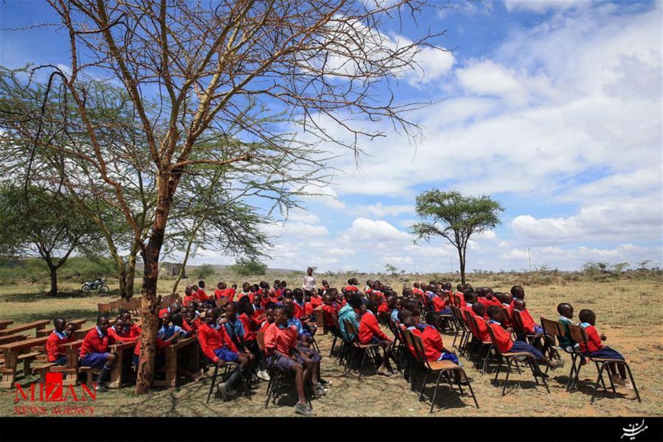 جشن آخرین روز ترم تحصیلی در مدرسه ابندایی در کنیا با 188 دانش آموز و 6 معلم