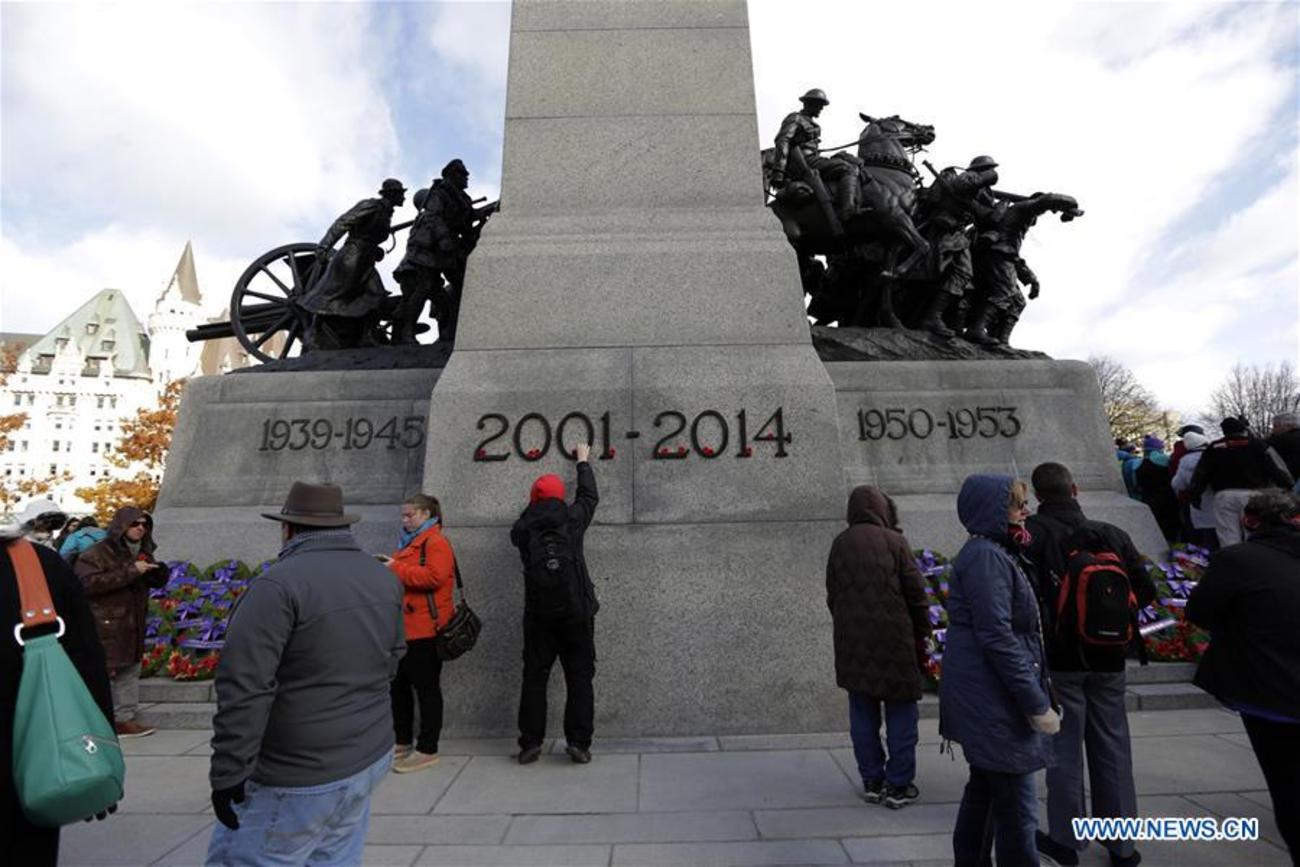 مراسم یادبود روز ملی جنگ در یادمان سربازگمنام در اتاوا کانادا
