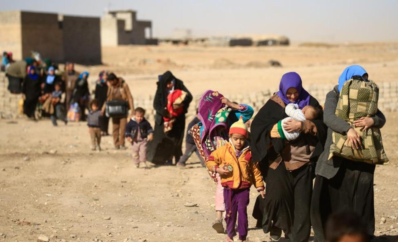 مردم موصل در حال فرار از دست داعش در عملیات آزادسازی این شهر
