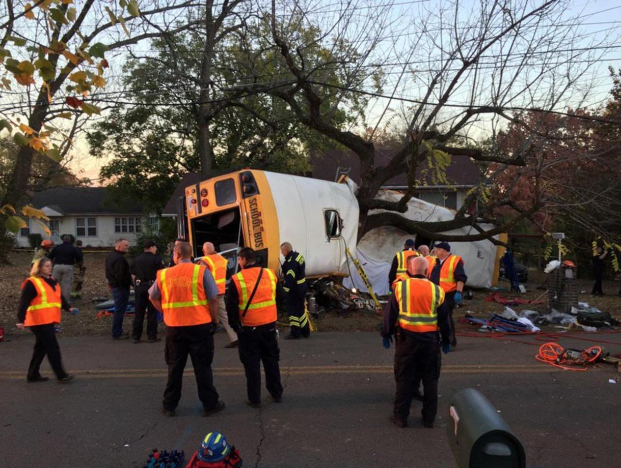 تصادف اتوبوس مدرسه در چاتانوگا در تنسی امریکا که چندین کشته و زخمی داشت