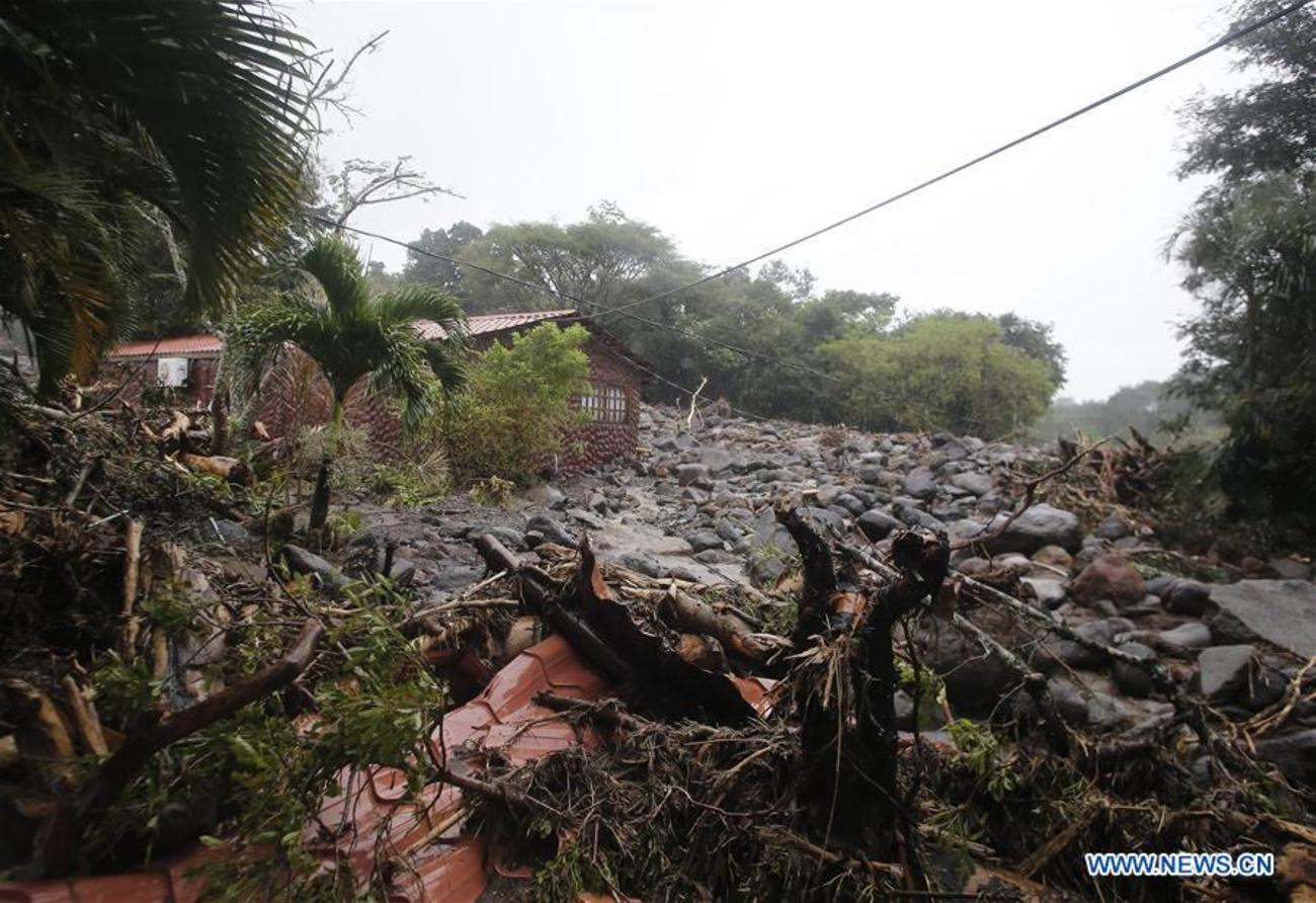  طوفان اتو در گوناکاسته شمال کاستاریکا که منجر به مرگ ده تن و آواره شدن بیش از 10هزار تن گردید
