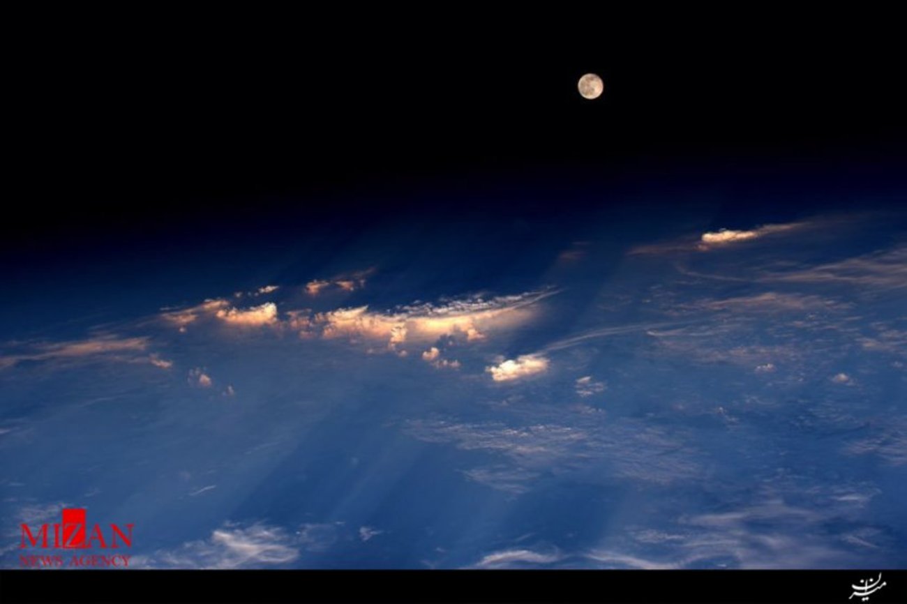 ماه کامل پیش از غروب افتاب در غرب چین
