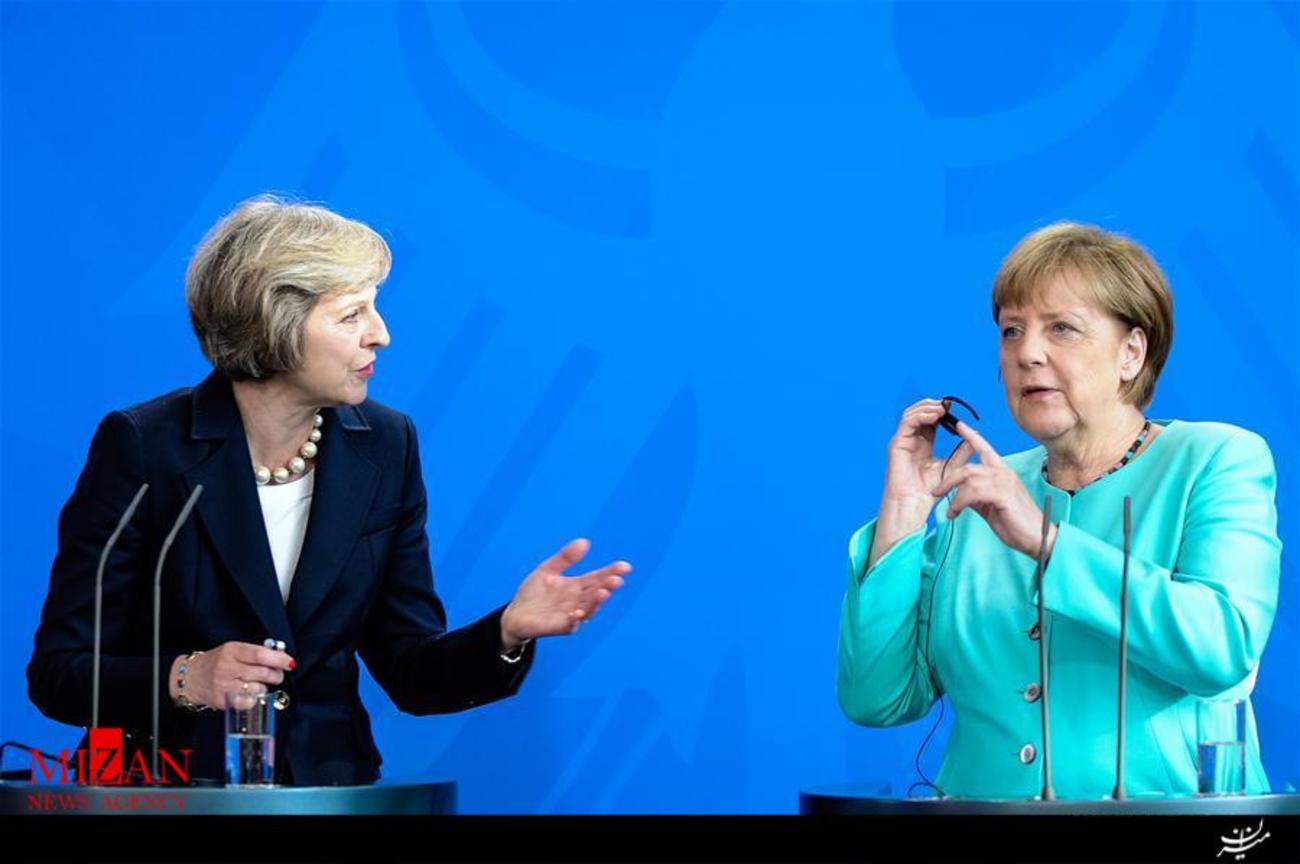 آنگلا مرکل صدراعظم آلمان و ترزا می نخست وزیر بریتانیا در کنفرانس مطبوعاتی پس از نشست خود در برلین آلمان