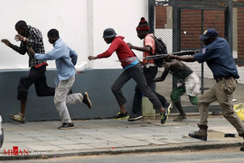 درگیری پلیس با تظاهرات ضدمهاجران در آفریقا