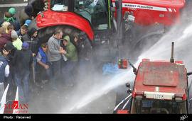 تظاهرات اعتراض آميز کشاورزان در مقر اتحاديه اروپا