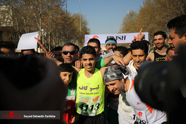 محمد جعفر مرادی قهرمان دوی 42 کیلومتر ماراتن تهران  