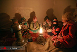 اسکان زلزله زدگان روستاهای فریمان در چادرهای هلال احمر
