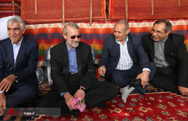 بازدید علی لاریجانی از کارگاه‌های تولید گلاب و عرقیات میمند فارس