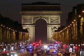 تیراندازی در خیابان شانزلیزه پاریس