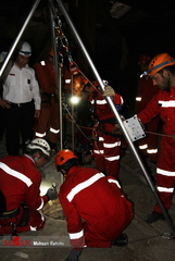 نجات معجزه آسای یک کارگز پس از سقوط به چاه ۲۰ متری