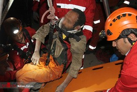 نجات معجزه آسای یک کارگز پس از سقوط به چاه ۲۰ متری