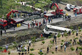 واژگونی اتوبوس دانش آموزان - اتوبان یادگار امام
