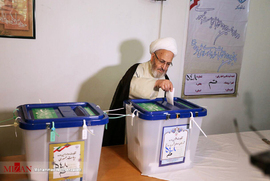 حضور آیت الله سبحانی در انتخابات ریاست جمهوری و شورهای اسلای شهر و روستا 
