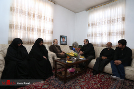 دیدار رئیس مجلس با خانواده شهید احسان آقاجانی