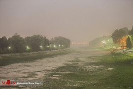 اصفهان در غبار
