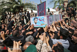 مراسم تشییع پیکر شهید حججی در میدان امام حسین (ع) - ۲
