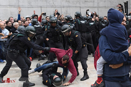 درگیری پلیس و رای دهندگان استقلال کاتالونیا