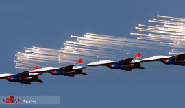 نمایش هوایی تیم آکروباتیک ارتش روسیه